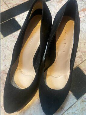 Kelly & Katie 4in Black Heels Size 9